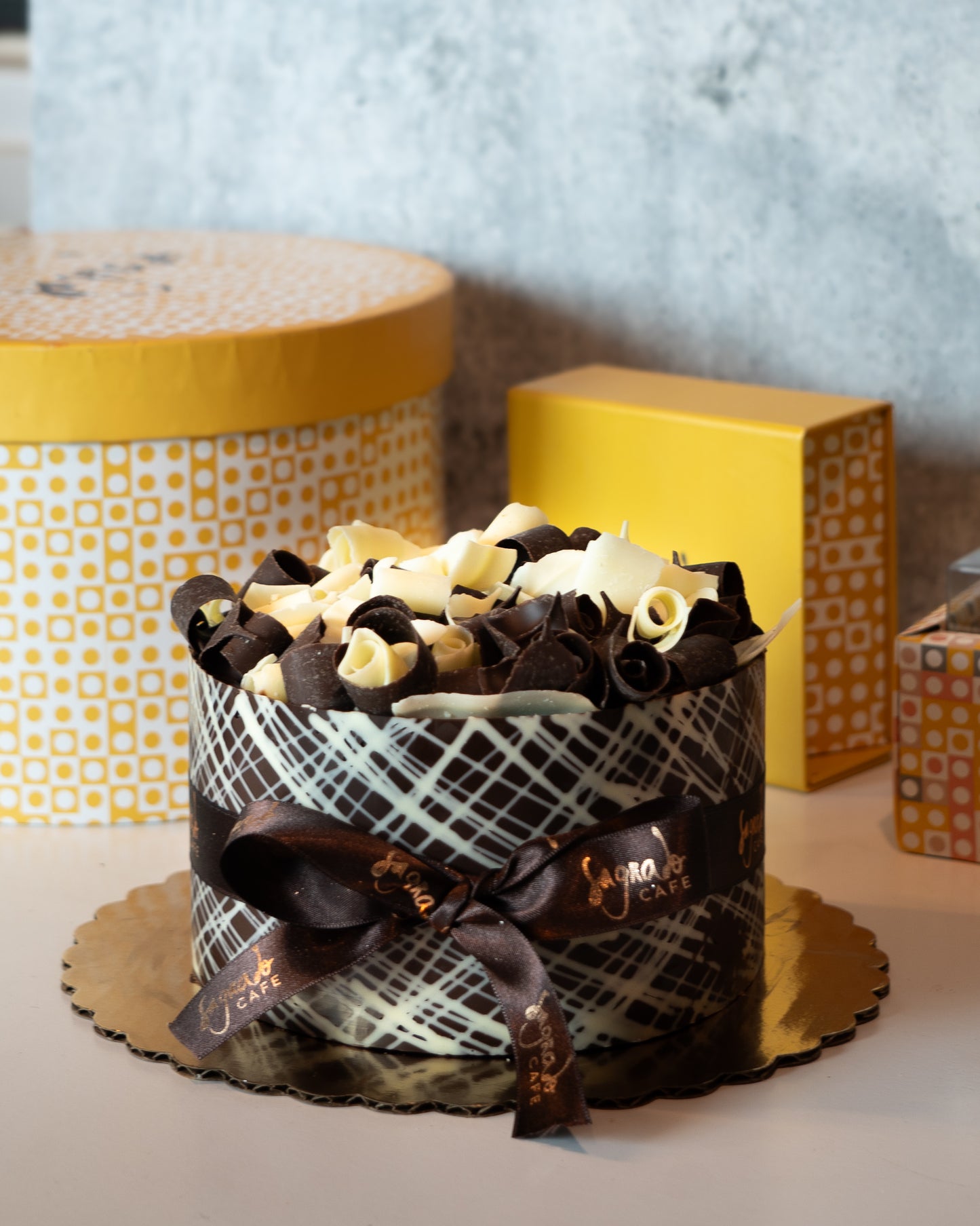 BLACK & WHITE BRIGADEIRO CAKE