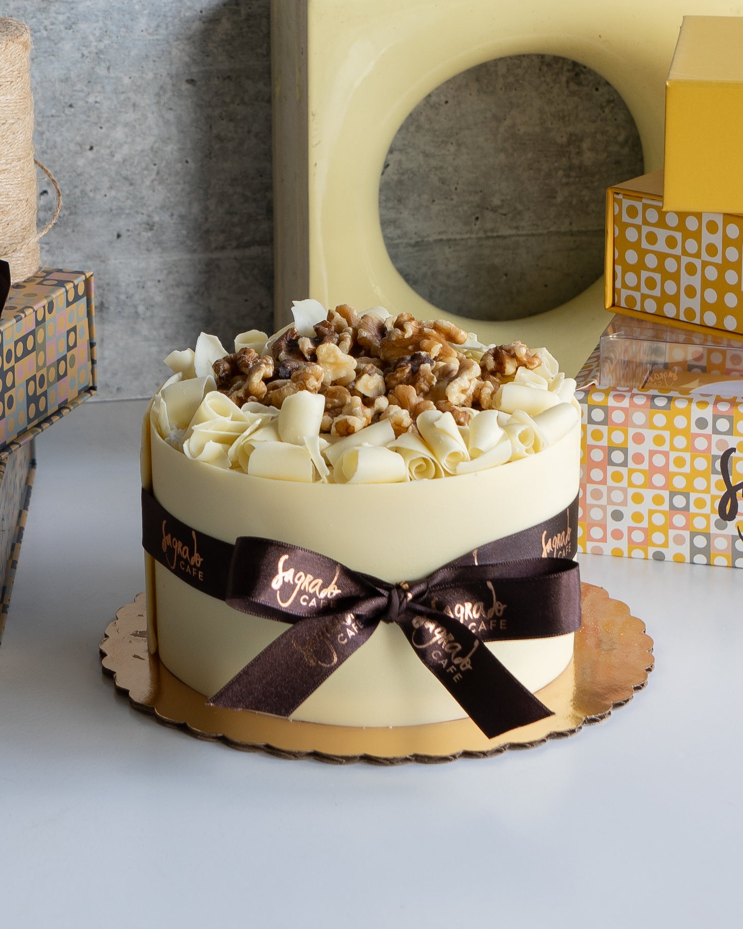 WALNUTS & DULCE DE LECHE CAKE